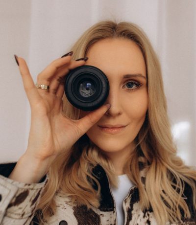 Maria Ocioszyńska w górach we mgle